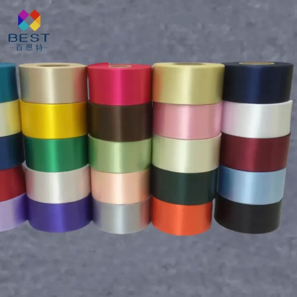 الشريط الساتان وشاح